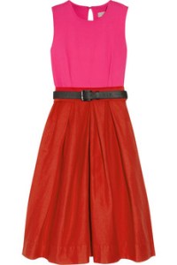 Línea de la pretina de falda más arriba, en la cintura  Paletones en la ropa 